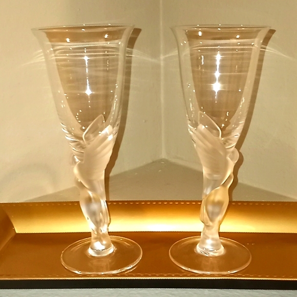 Faberge Kissing Doves Frosted Wine Goblets 8.25 oz - Picture 3 of 11